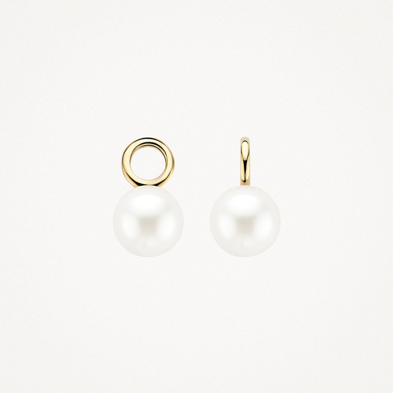 Breloques d'oreilles en or jaune 14k avec perle blanche ronde de Swarovski et crochet en forme d'anneau.