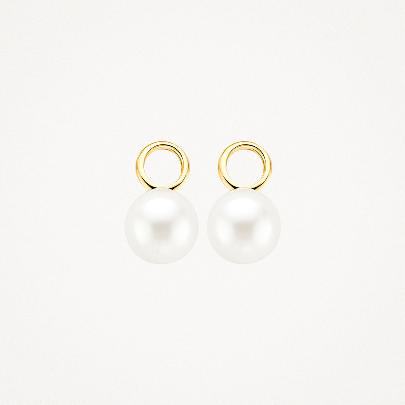 Boucles d'oreilles avec perles blanches rondes et pendentifs ronds en or jaune 14k.