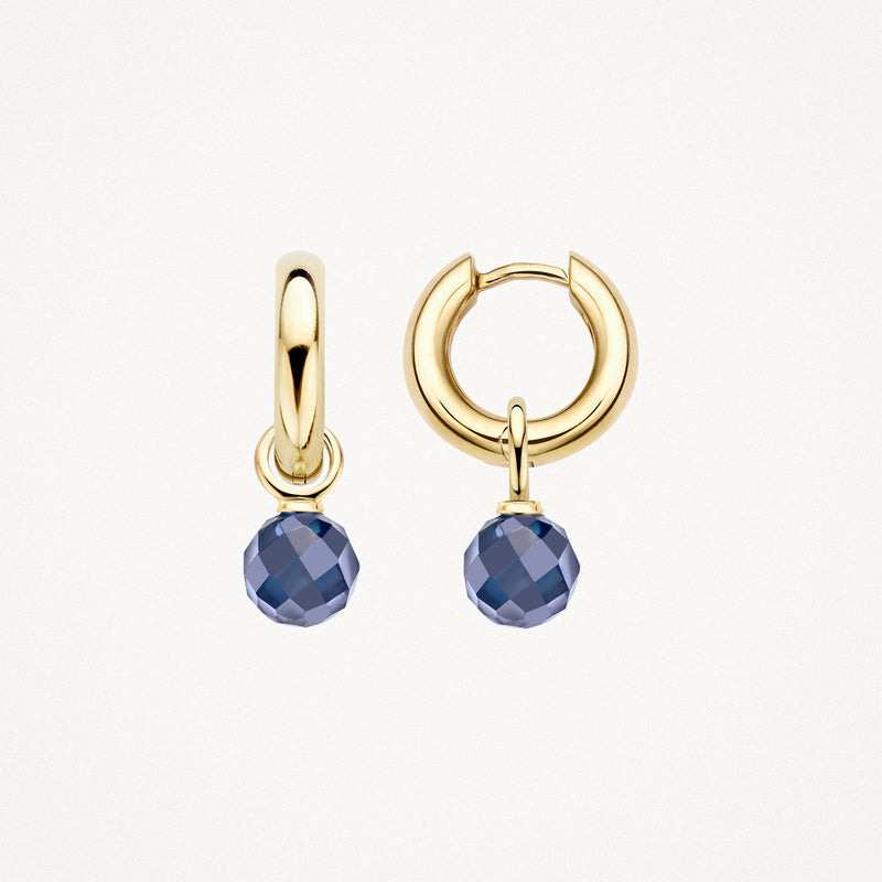 Oorbellen in 14k geelgoud met hanger en ronde blauwe zirkonia steen.