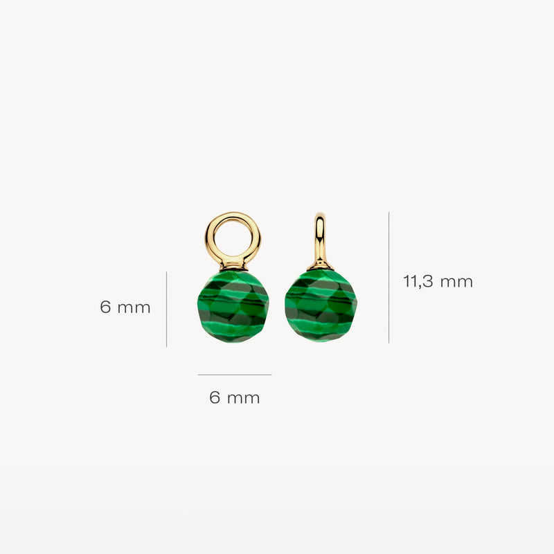 Oorbedel van 14k goud met ronde malachiethanger van 6 mm diameter, 11,3 mm lang.