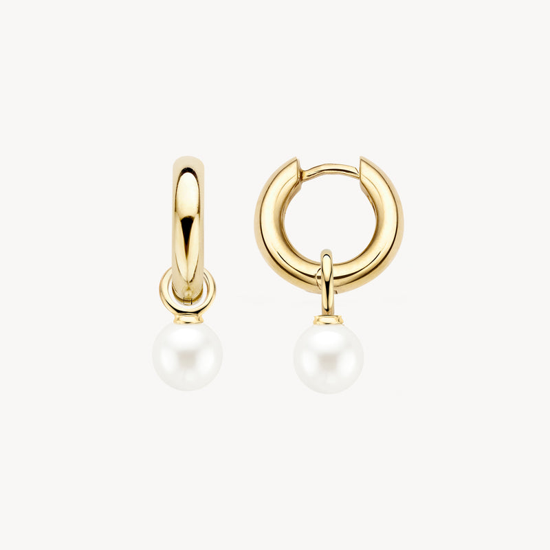 Oorbellen van 14k geelgoud met ronde Swarovski parel aan kleine creoolring.