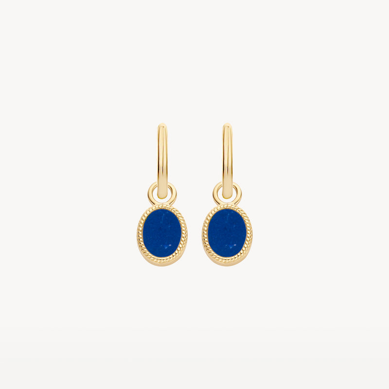 Oorbedels in 14k geelgoud met ovale lapis lazuli hanger en fijne randdetails.