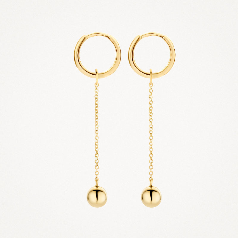 Oorbellen in 14k geelgoud met fijne schakelketting en bolhanger.