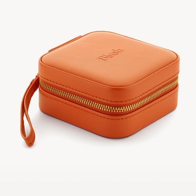 Oranje nappa reisetui met gouden rits en draaglus in travelcase stijl.