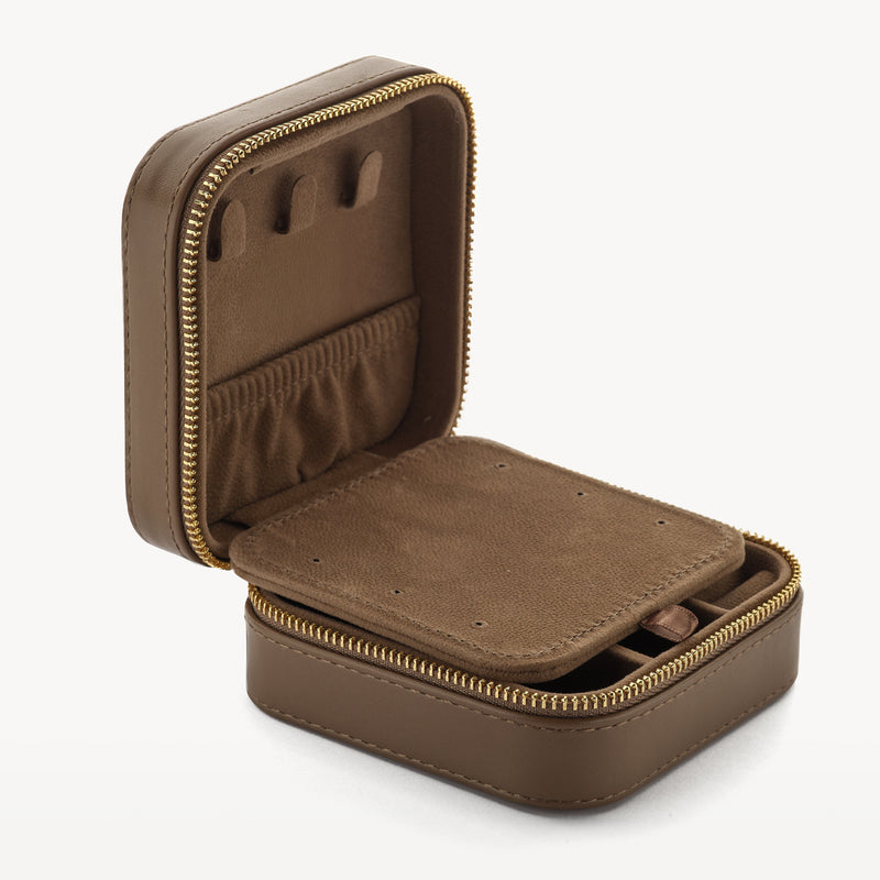 Walnussfarbenes Nappa-Reiseetui mit Reißverschluss und Innentaschen für Schmuck, Reiseetui.