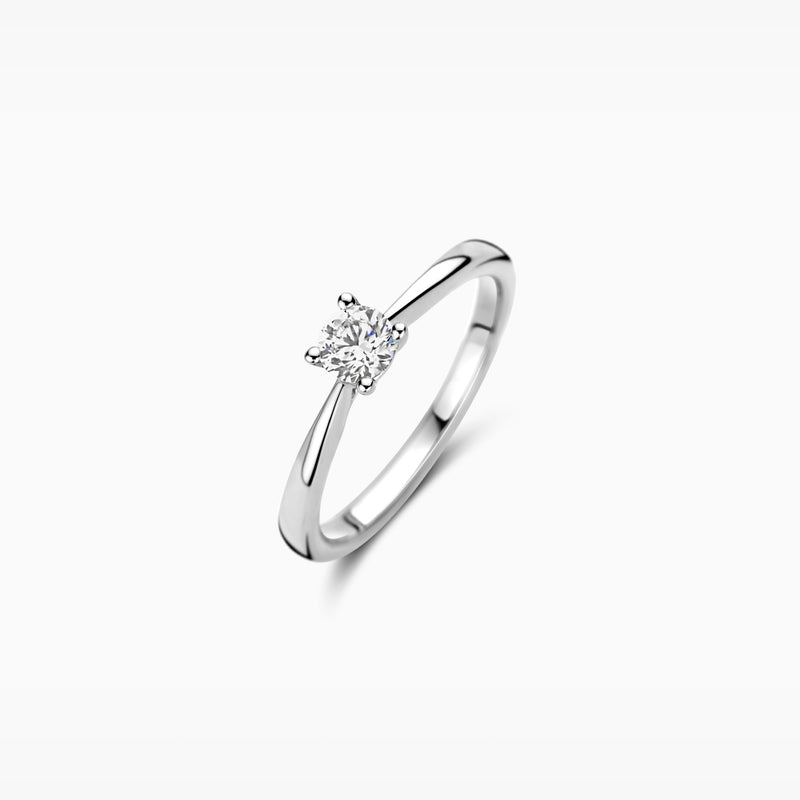 14k witgouden solitair ring met ronde Lab Diamond en gladde band.