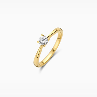 14k geelgouden solitair ring met fonkelende lab diamant en gerecycled goud.