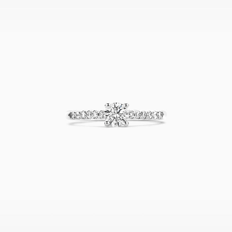 14k wit goud ring met ronde brandpunt lab diamant en zijstenen.