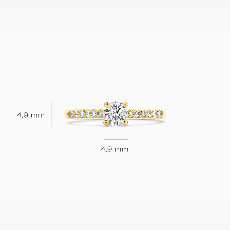 14k geelgouden ring met ronde lab diamant en kleinere diamanten aan zijkanten.