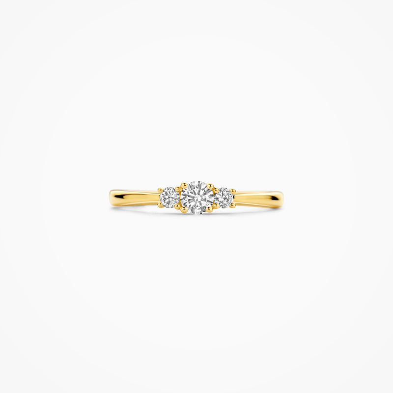 14k geelgouden ring met drie lab diamanten en fijn glad ontwerp.
