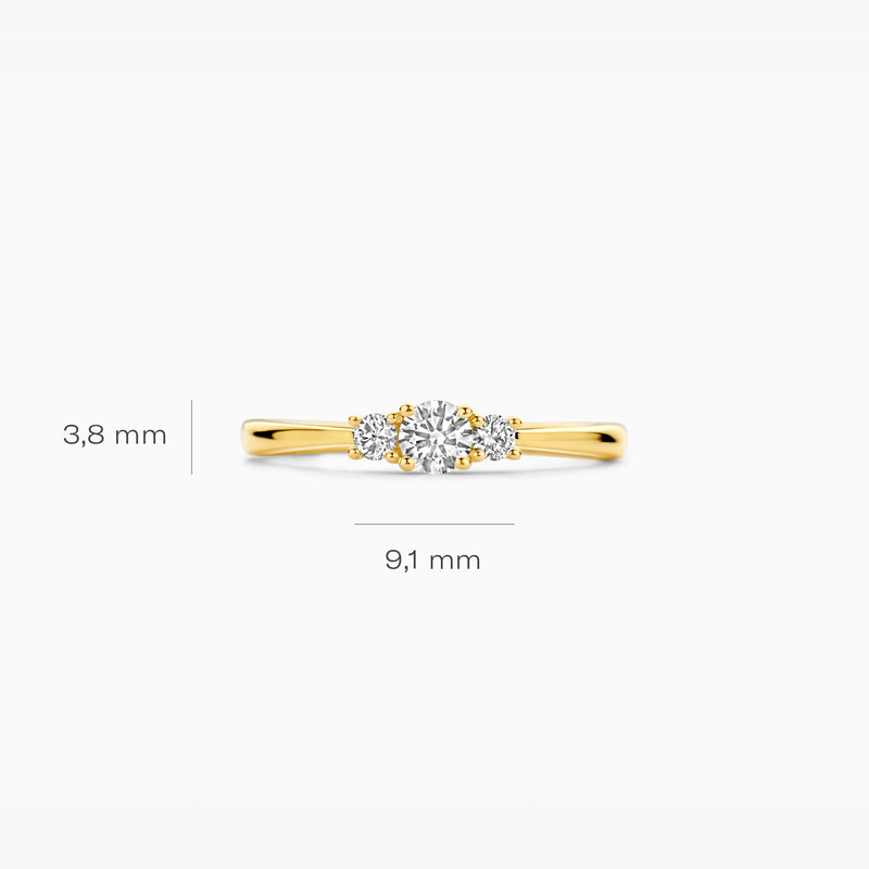 14k geelgouden ring met drie lab diamanten en een smalle band, 9,1 mm breed.