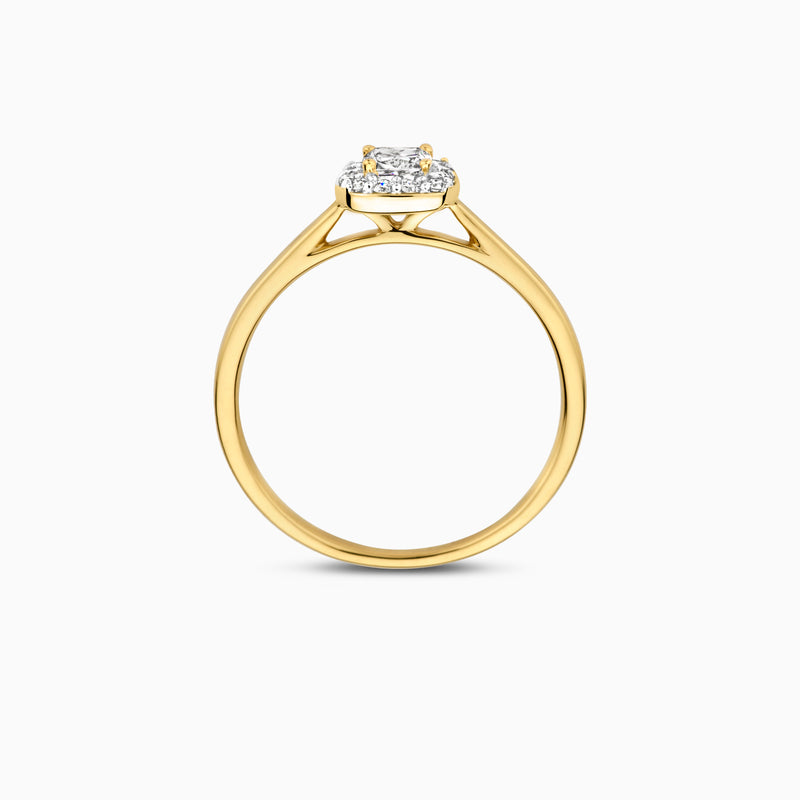 14k geelgouden ring met cluster van lab diamanten en slanke band.