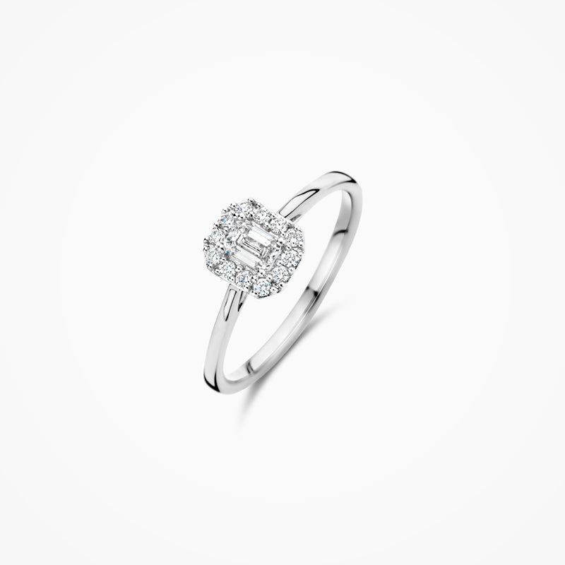 14k wit goud ring met cluster van fonkelende Lab Diamonds in vierkante vorm.