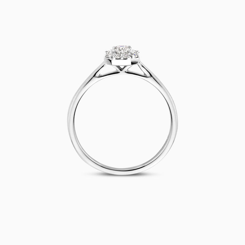 14k wit goud ring met ronde lab diamant en slanke band van gerecycled goud.