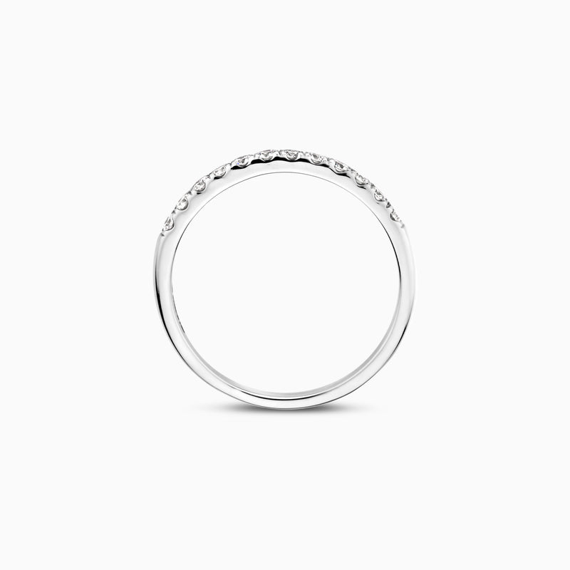 14k witgouden ring met kleine labdiamanten en fijne band van gerecycled goud.