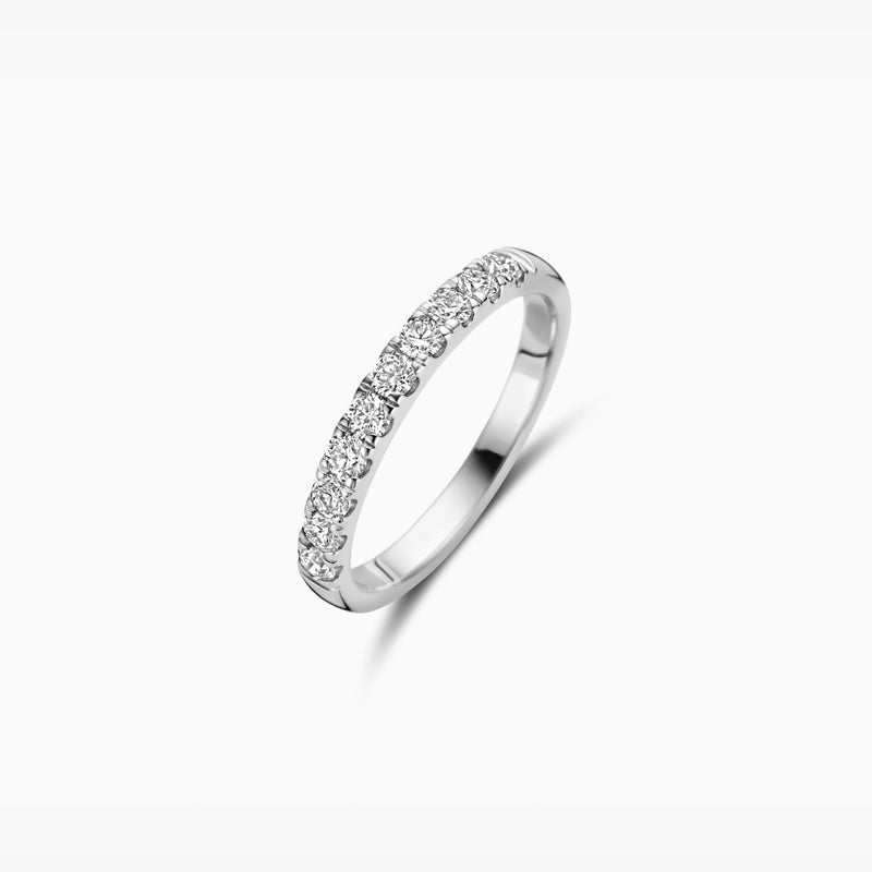 Slanke 14k witgouden ring met rij Lab Diamonds en gerecycled goud.