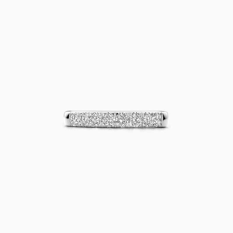 Smalle aanschuifring van 14k wit goud met fonkelende Lab Diamonds in rechthoekig ontwerp.