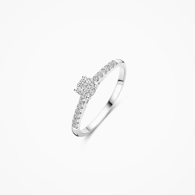 14k witgouden ring met cluster van fonkelende lab diamanten en gerecycled goud.