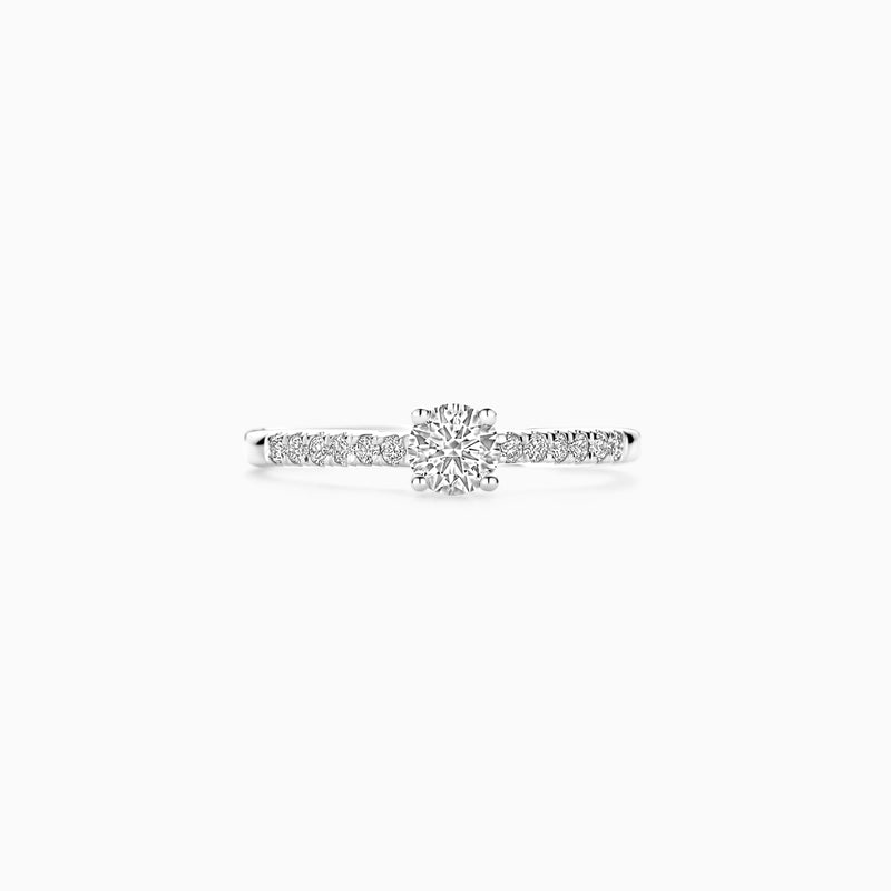 14k witgouden ring met ronde lab diamant en briljantgeslepen diamanten band.