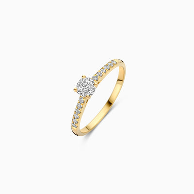 14k geelgouden ring met Lab Diamonds bezaaid op smalle band en centrale diamant.