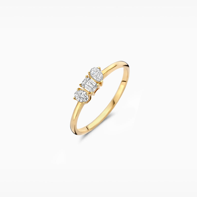 14k goud ring met drie lab diamonds in strakke zetting en gerecycled goud.