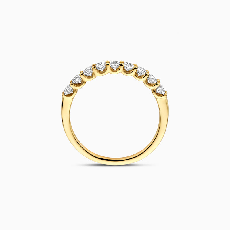 14k goud ring met kleine lab diamanten in halve cirkelvormige zetting.