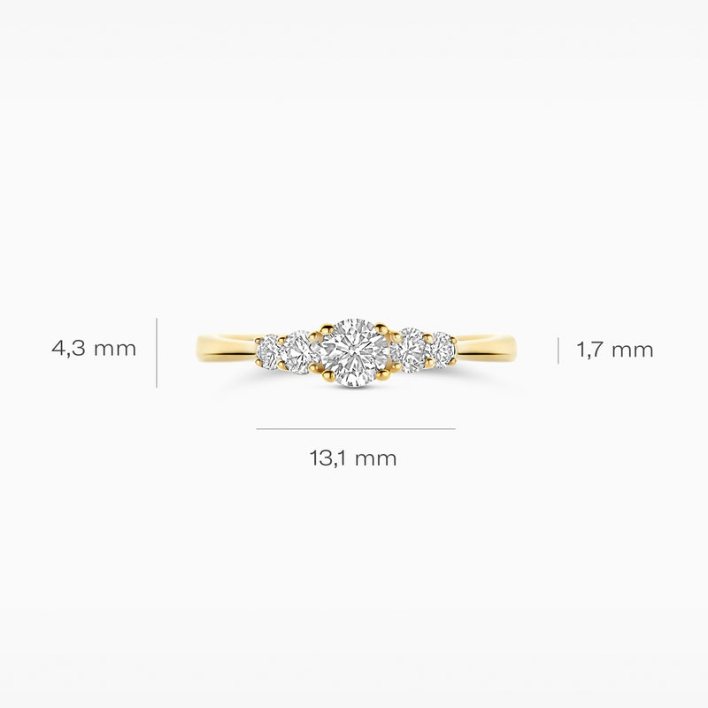 14k goud ring met centrale cluster van labdiamanten en slanke band.