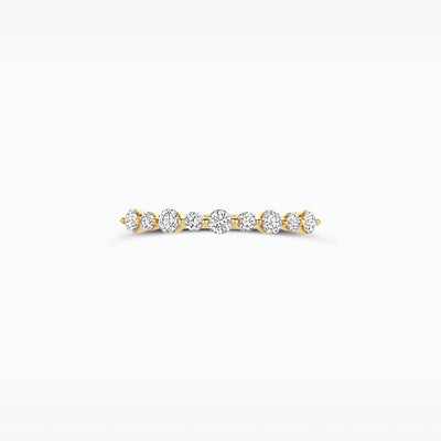 14k geelgouden ring met lab grown diamant, close-up.