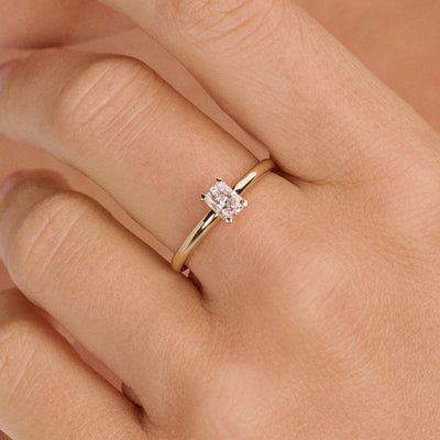 585er aus Gelbgold Ring mit ovalem Laborgezüchteter Diamant, Vorderansicht.