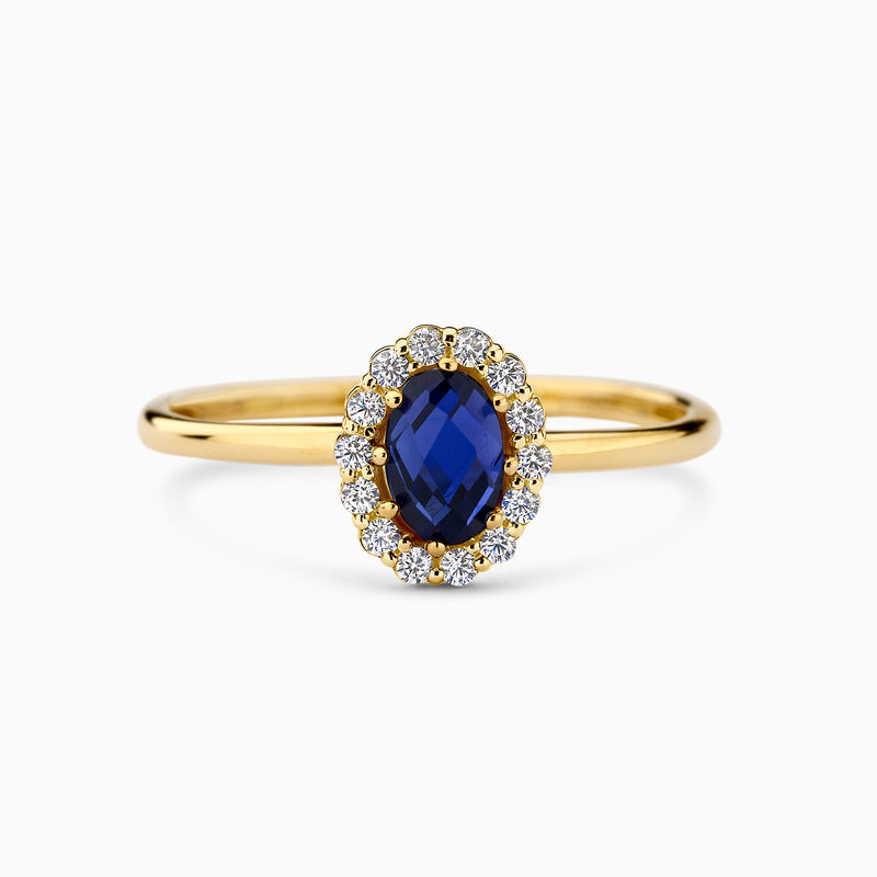 En or 14 carats Jaune et en or blanc Bague, avec un Diamant de synthèse et un diamant bleu, portée au doigt.