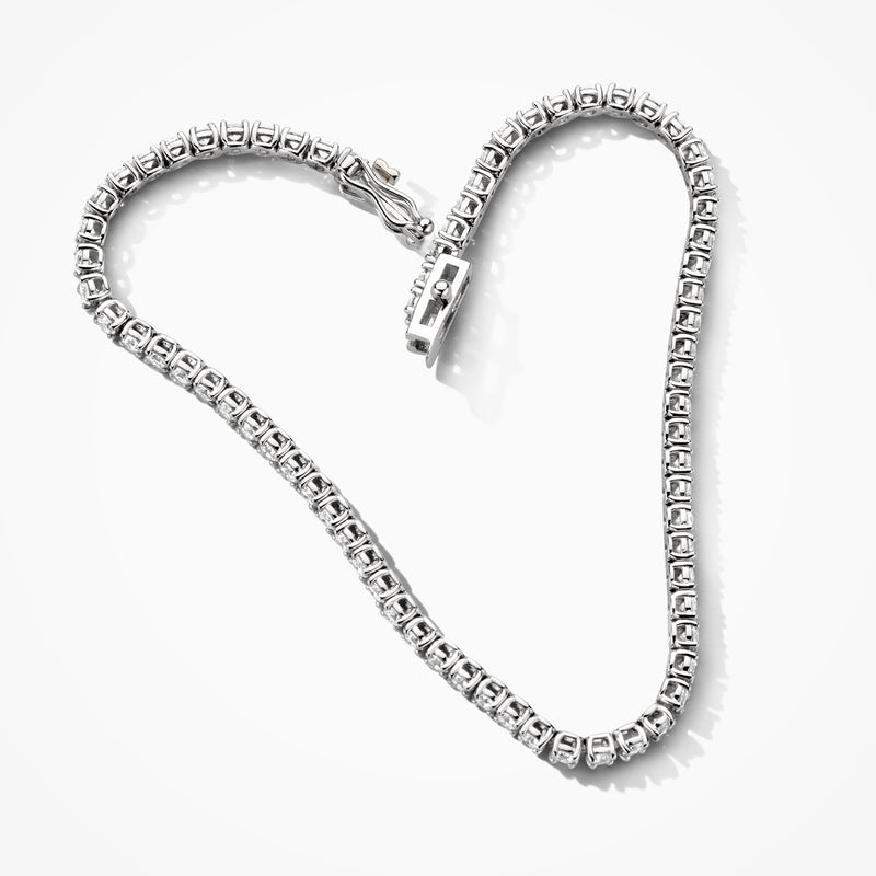 Armband van 14k wit goud met ronde labdiamanten en verstelbare sluiting.