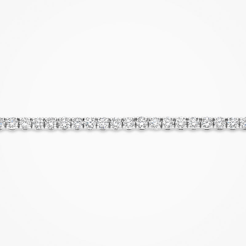 Lab grown diamanten tennisarmband van 14k witgoud met fonkelende briljanten en bakslot, zijaanzicht.