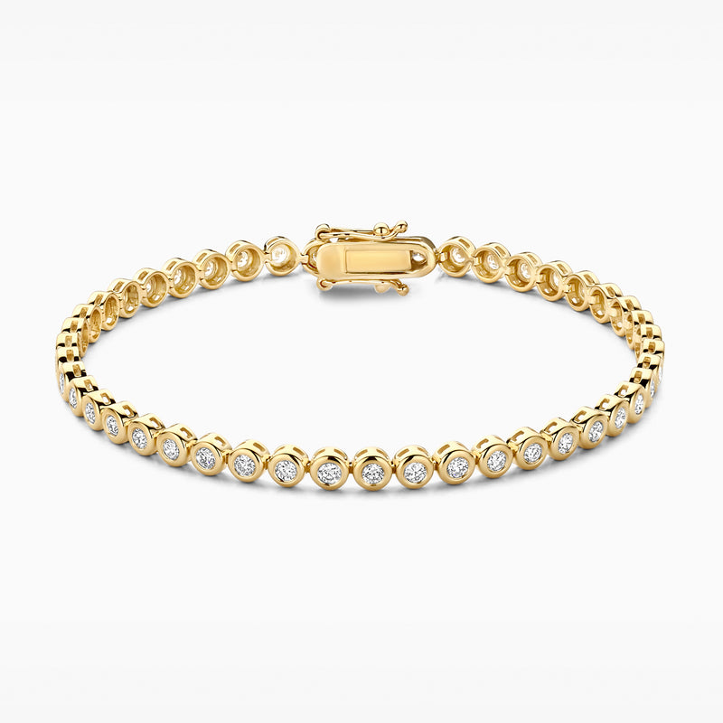 Armband van 14k geel goud met ronde lab diamanten in klassieke zetting.