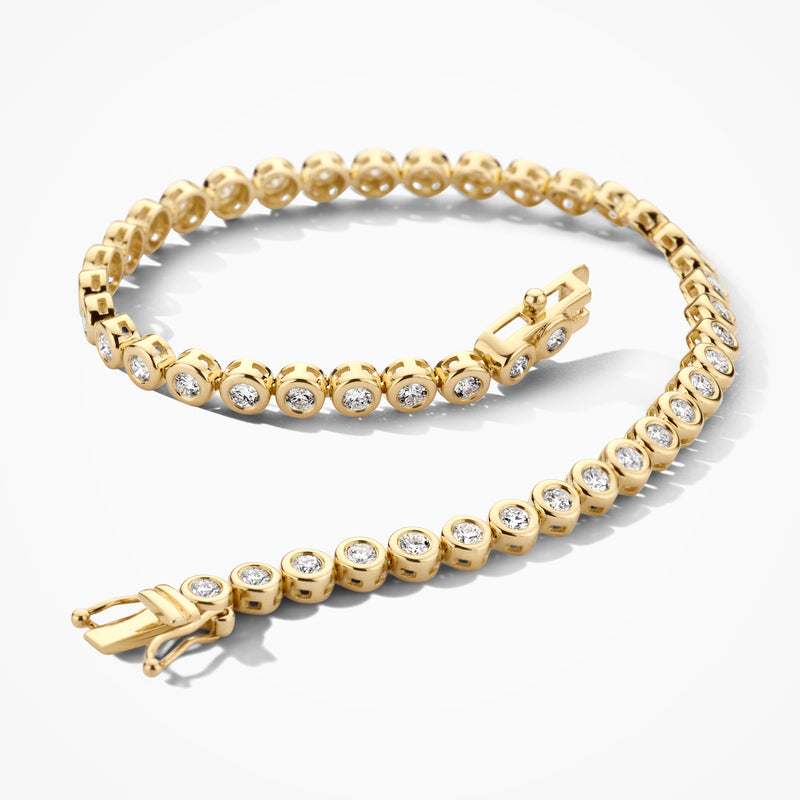 Armband van 14k geelgoud met ronde lab diamonds en stevige sluiting van gerecycled goud.