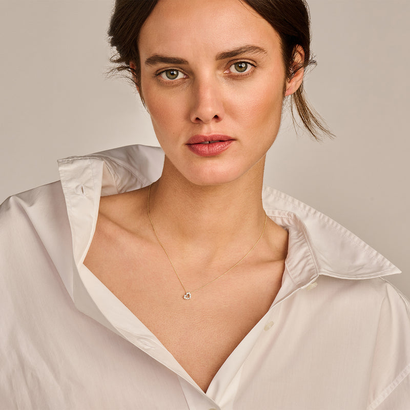 Delicate lab diamonds collier in 14k geelgoud met fonkelende harthanger.