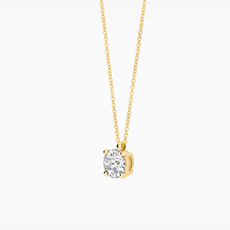 14k geelgouden collier met ronde lab diamant hanger aan fijne schakelketting.