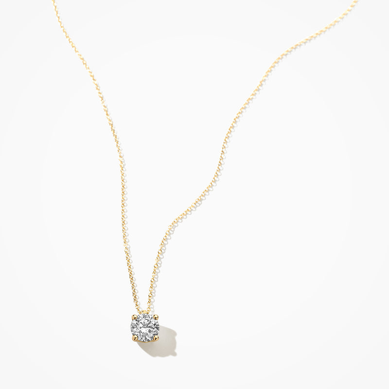 14k geelgouden collier met solitaire lab diamant aan fijne ketting van gerecycled goud.