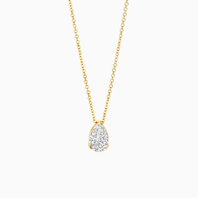 Lab Diamonds hanger met druppelvormige diamant aan 14k geelgouden schakelketting van gerecycled goud.