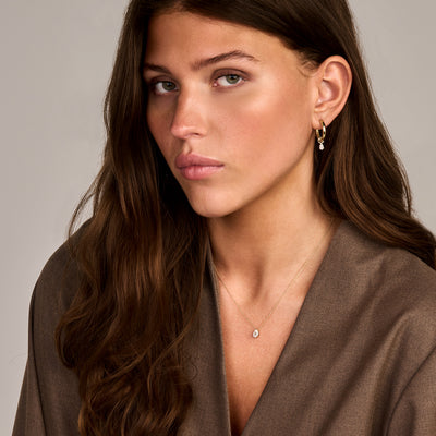 14k geelgouden collier met fijne schakels en kleine Lab Diamond hanger, gerecycled goud.