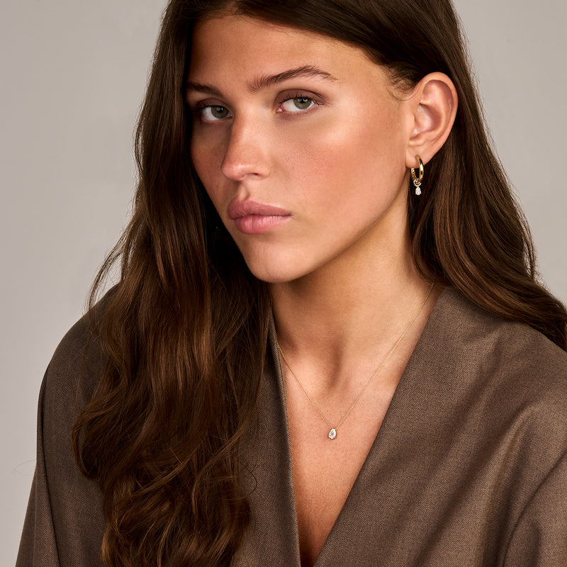 14k geelgouden collier met fijne schakels en kleine Lab Diamond hanger, gerecycled goud.