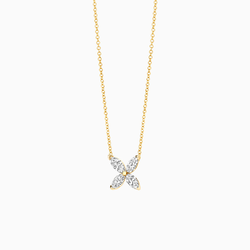 14k geelgouden ketting met delicate lab diamant vlinder hanger.