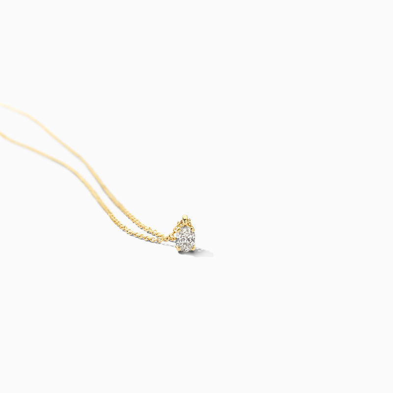 14k goud collier met kleine Lab Diamonds en fijne schakelketting van gerecycled goud.