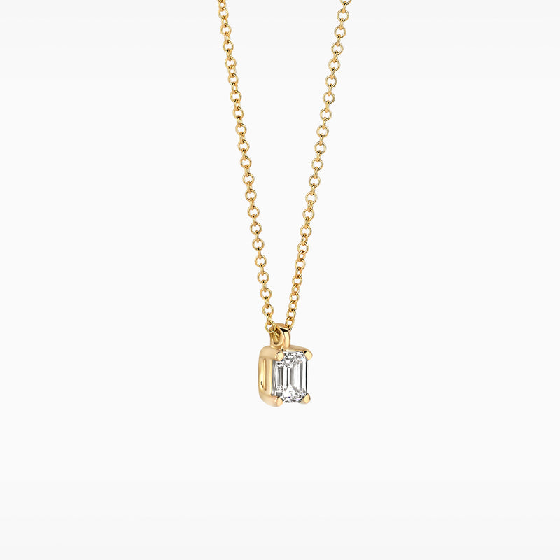 14k goud collier met fijne schakel en rechthoekige lab diamant hanger.