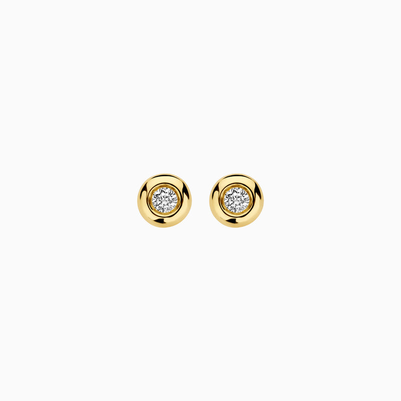 14k geelgouden oorstekers met ronde Lab Diamonds en gerecycled goud afwerking.