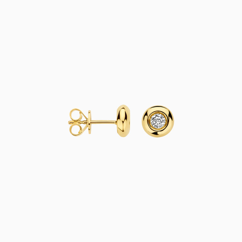 14k geelgouden oorstekers met ronde Lab Diamonds en gerecycled goudfinish.