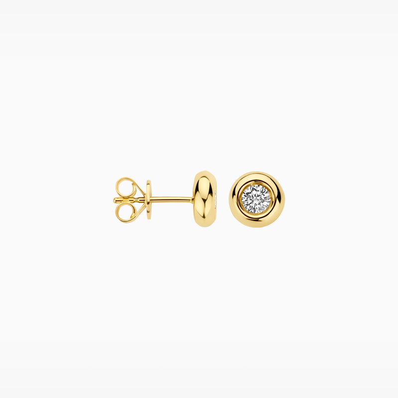 14k geelgouden oorstekers met ronde lab diamanten en gerecycled goud.