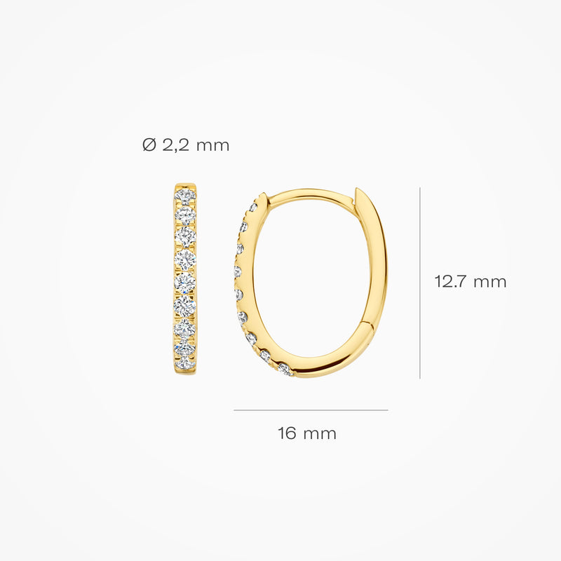14k geelgouden oorringen met kleine lab diamanten en slanke vorm, 16 mm breed.