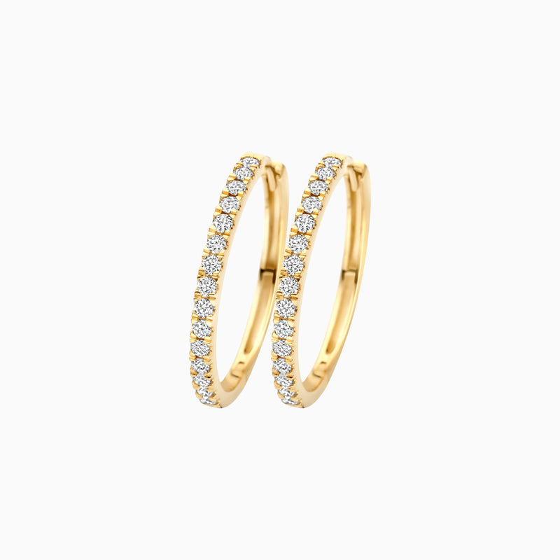 14k geelgouden oorringen met Lab Diamonds en gerecycled goud, fijne diamantbesatzing.