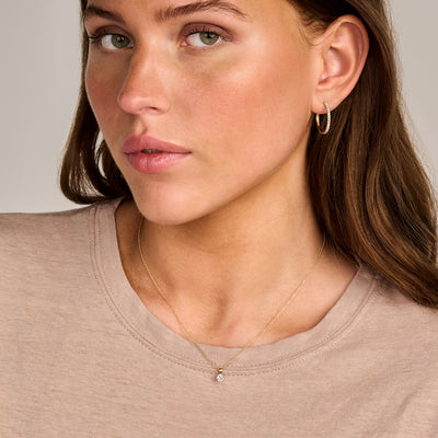 14k geelgouden Lab Diamonds oorringen kleine creolen met glans en gerecycled goud.