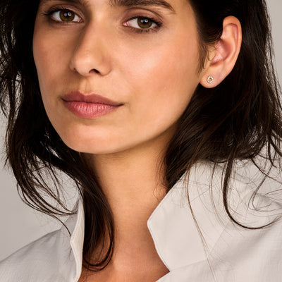 Lab Diamonds oorstekers van 14k geelgoud met fonkelende diamanten, gerecycled goud.